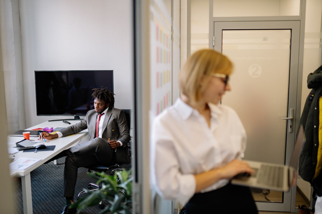 How to Write a Sales-First Executive Summary for Logistics Profiles